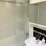 2 Bedroom Back Garden Escape 샬레