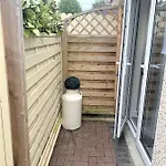 2 Bedroom Back Garden Escape 샬레 나스