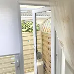 2 Bedroom Back Garden Escape * 나스