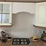 2 Bedroom Back Garden Escape *
