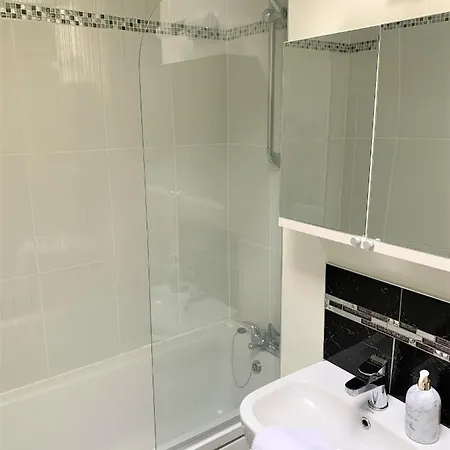 2 Bedroom Back Garden Escape Chalet