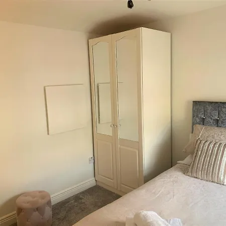 Chalet 2 Bedroom Back Garden Escape *