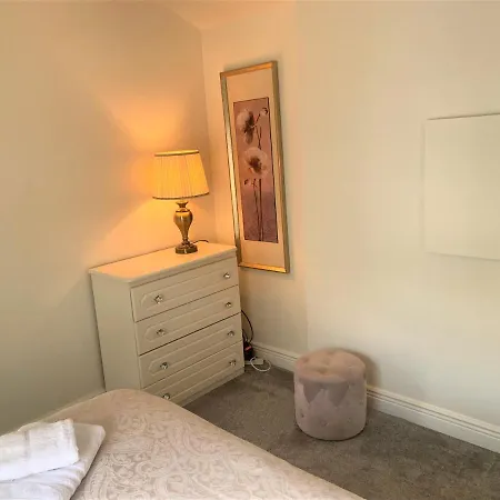 2 Bedroom Back Garden Escape
