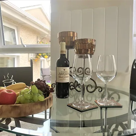 2 Bedroom Back Garden Escape Chalet *