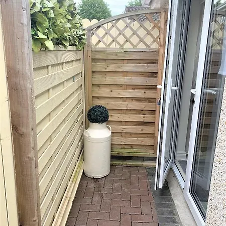 2 Bedroom Back Garden Escape شاليه ناس