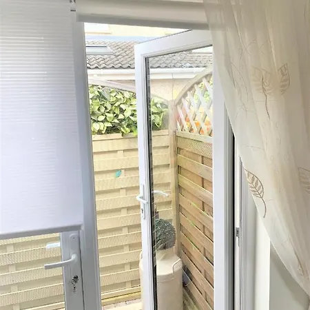 2 Bedroom Back Garden Escape * ناس