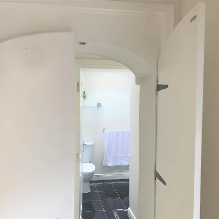 Chalet 2 Bedroom Back Garden Escape