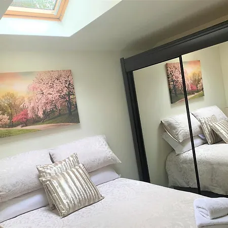 2 Bedroom Back Garden Escape Alpehytte