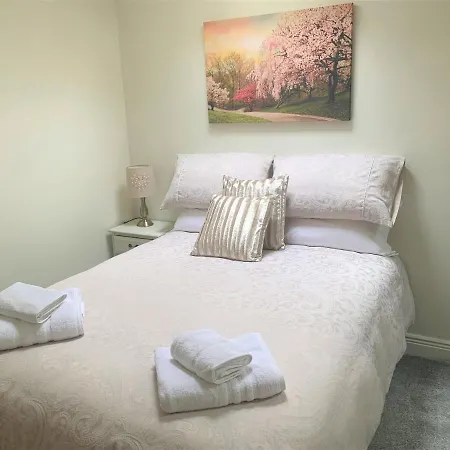 Alpehytte 2 Bedroom Back Garden Escape Naas