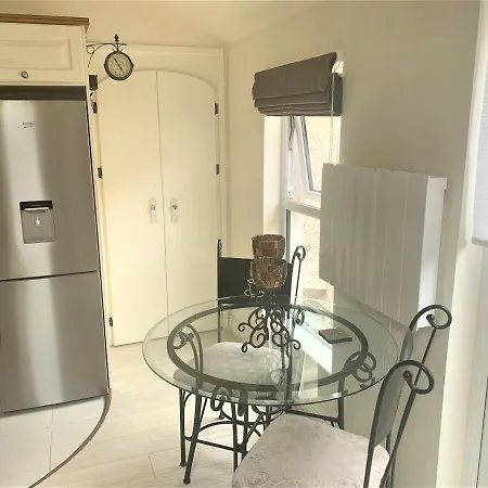 2 Bedroom Back Garden Escape