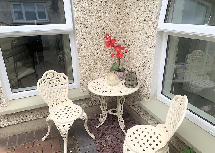 2 Bedroom Back Garden Escape * 나스