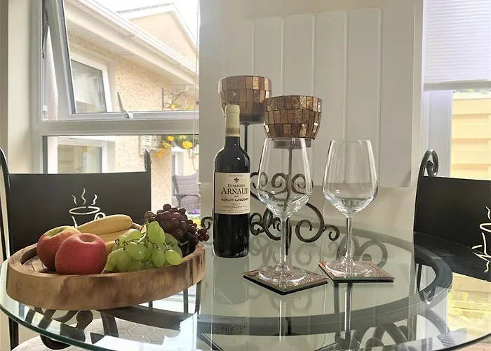 2 Bedroom Back Garden Escape Шале *