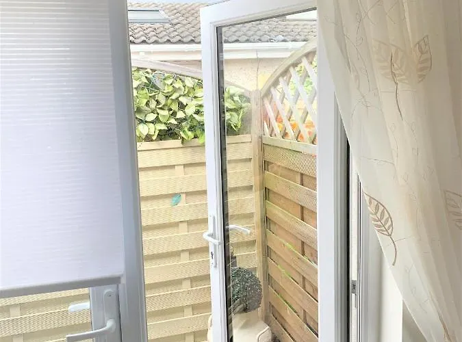 2 Bedroom Back Garden Escape * 나스