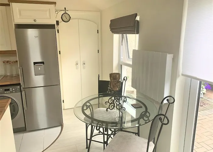 2 Bedroom Back Garden Escape