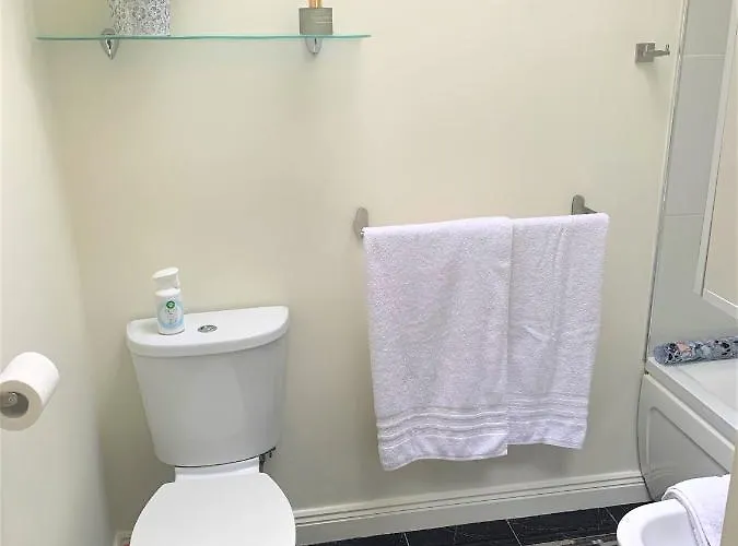 Шале 2 Bedroom Back Garden Escape Нейс